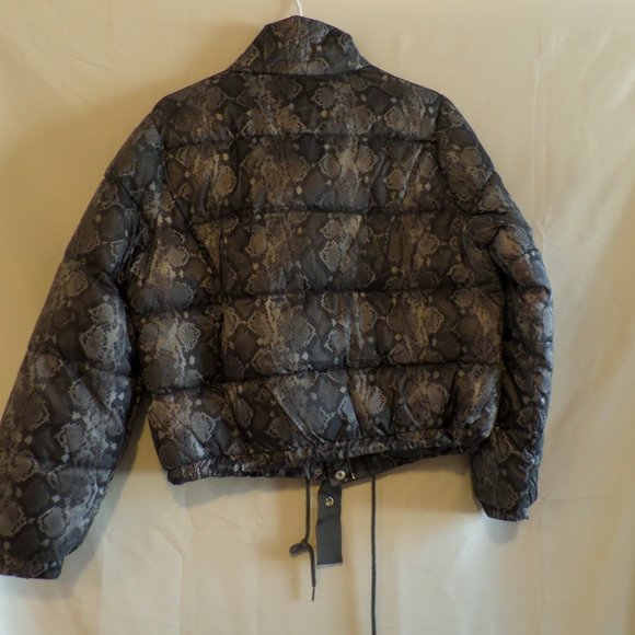 Ashley by 26 International Women’s Puffer Jacket - NWT – Size Large - Picture 2 of 5